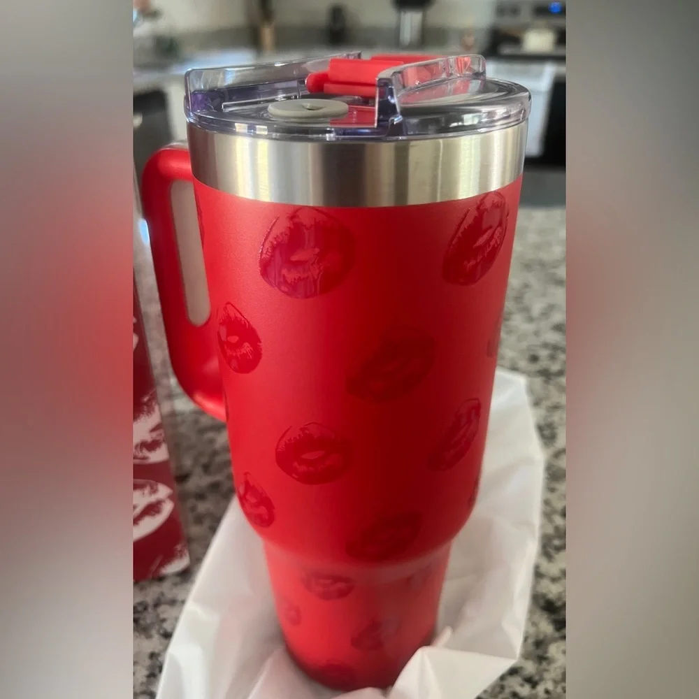 Sealed Hogg 40oz Big Swig Red Tumbler with Lip Print Stainless inside - Picture 2 of 5